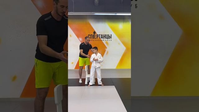 Приседания, обучение детей, часть 1 смотреть онлайн