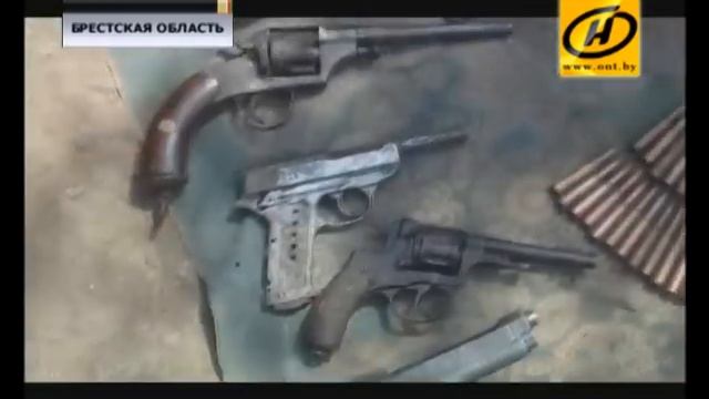 «Черный копатель» сдал свой арсенал, видео, Пружаны, 2012 смотреть онлайн