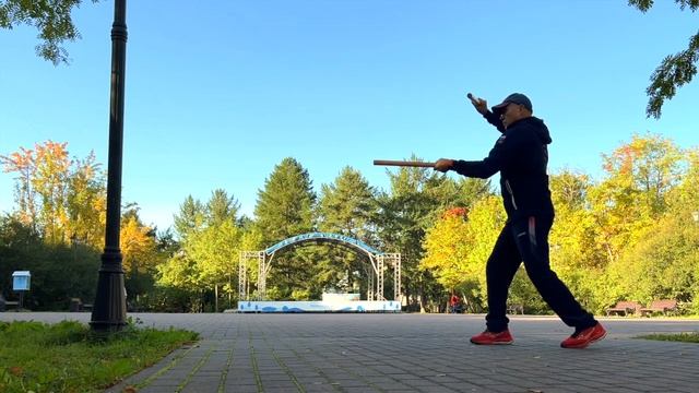 Ицюань (974) 1-й Дуань Ицюань / Базовые навыки владения дубинками / Спец. столбы
