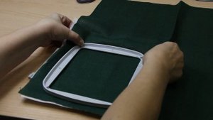 Заправка ткани в пяльцы в швейно-вышивальной машине PFAFF или Husqvarna