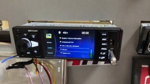 Нет возможности поставить 2din а нужна камера заднего вида? Выручит такой Skylor av-4100