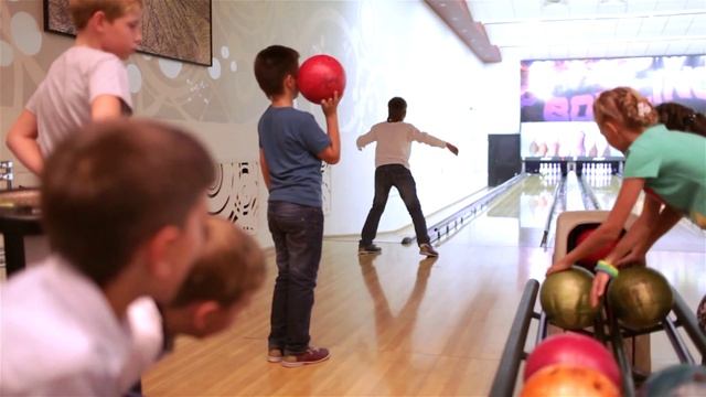 день рождения, катание шаров смотреть онлайн