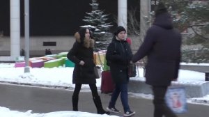 Продаю в метро сырую рыбу и курицу. Реакция людей. Пранк Антон Теляков