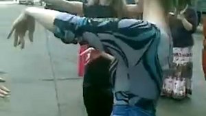 Девчачий Ловзар очень красиво танцуют