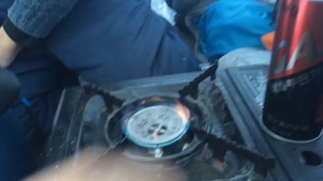 Ночная рыбалка на карася зимой.Рыбалка в апреле. Опасный лед. Ночь на льду. смотреть онлайн