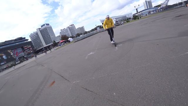 ЛОМАЕМ Электросамокат, ТРЮКИ на Самокате с Электромотором смотреть онлайн