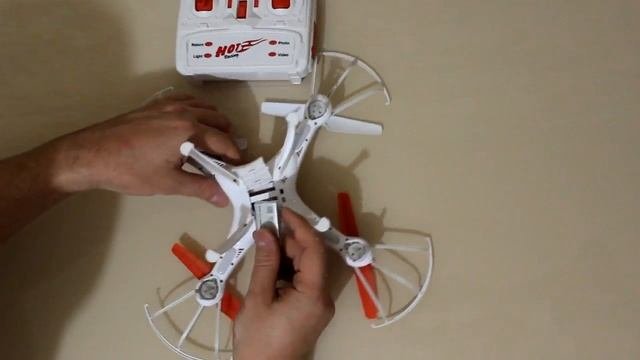 Распаковываем и запускаем квадрокоптер дома - подарок от Деда Мороза