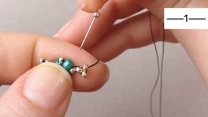 Easy Seed Bead Necklace Tutorial: Easy Beaded Choker