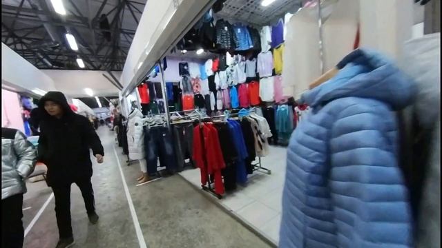 Самый популярный рынок Алматы  Зеленый базар