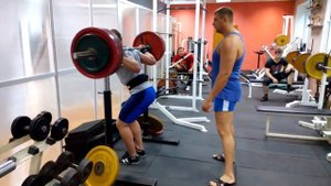 Уронил штангу весом 190 кг на человека . ШОК Раздавила человека пополам