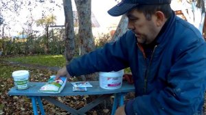 ОСЕННЯЯ ПОБЕЛКА плодовых деревьев .| ОЧЕНЬ ЛЕГКИЙ СПОСОБ очистки старой коры плодовых деревьев.