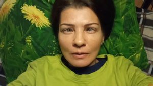 Глаза вращаются в разные стороны)