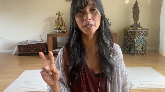 Yoga + Essential Oils | How to use Lavender EO in Yoga | Benefits of Lavender Essential Oil + Use смотреть онлайн