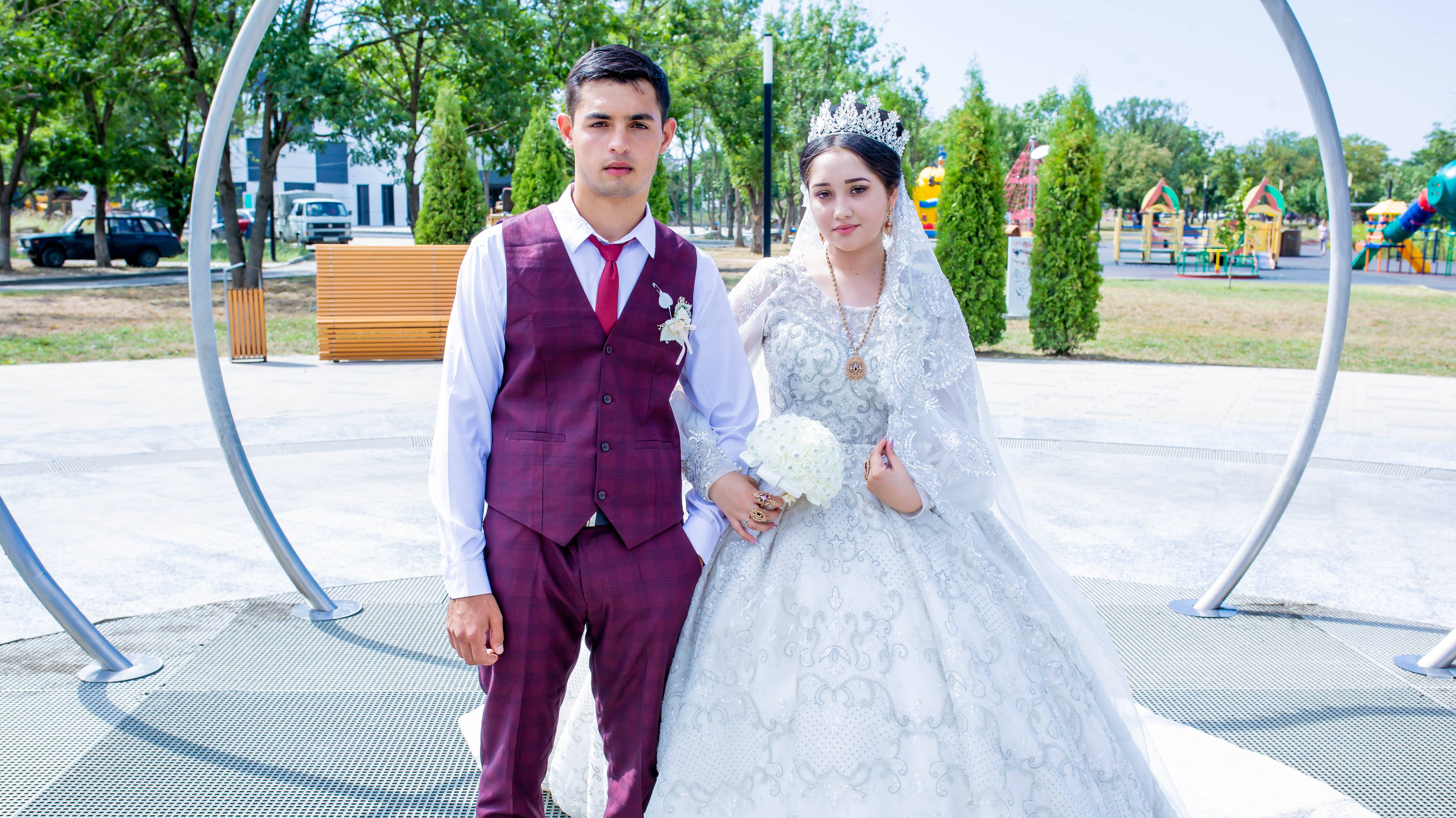 Данил и Кишинёва! Одэл о Кричун о Куксэнко ля внучка кай о Вася о Гопа! Пэрэзва. смотреть онлайн