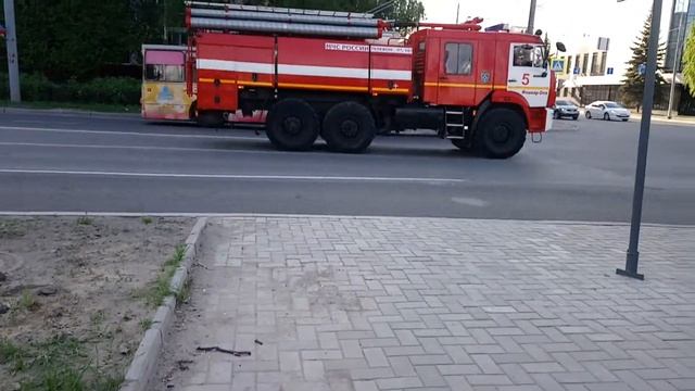 Пожарная машина на дороге смотреть онлайн