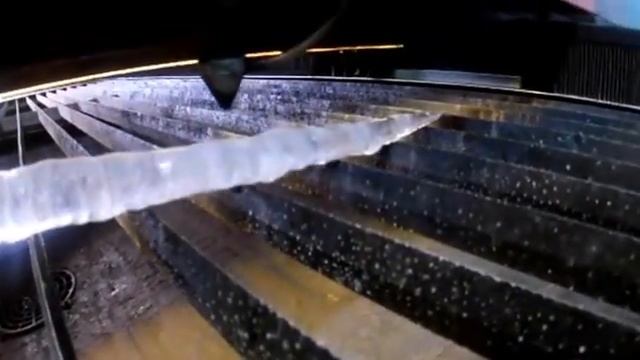 Как разрезать сосульку лазером