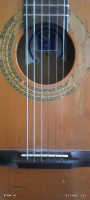 играем на гитаре