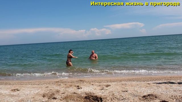 Снова работа, Обед, Тёплое азовское море, Уезжаем, Еле успели на поезд, Вагон не из лучших, Влог