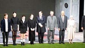 "Вишневый сад" в театре на Малой Бронной: спектакль в стиле Tatler