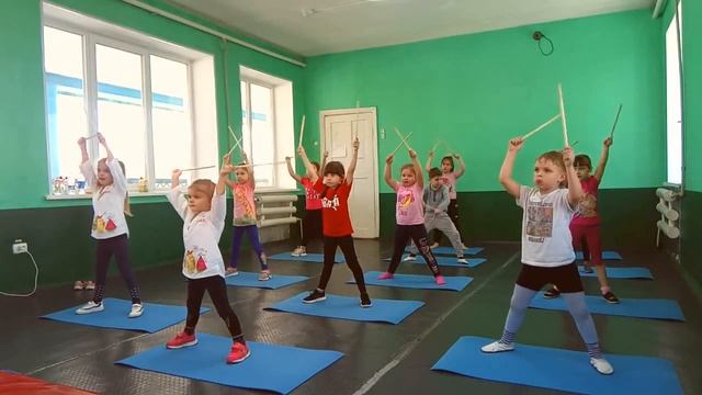 Тренировка для детей с деревянными палочками (6-7лет)
