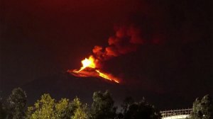 На Сицилии - пик извержения вулкана Этна