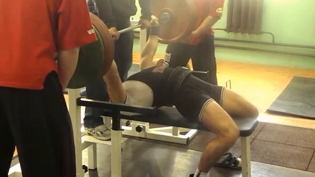 Побединский Дмитрий. Жим лежа.150 кг без экипировки, в/к до 83 смотреть онлайн