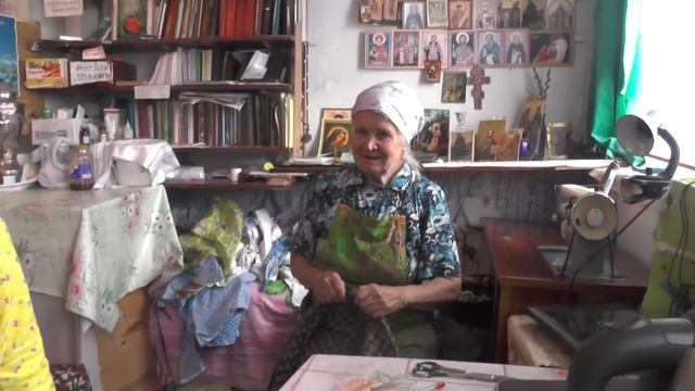 У бабы Нади в гостях лагерники бывшие. 20. 07. 2016 смотреть онлайн