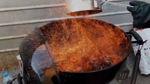 СТЕЙКИ на угольном гриле. Стриплойн и Денвер. На чугунной сковородке в гриле.