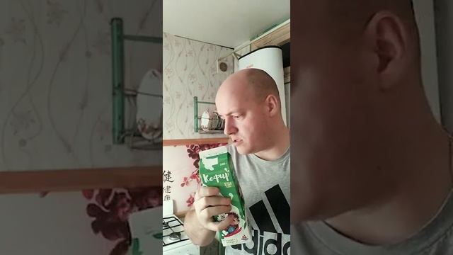 Молоко поставь, тут! Давай ставь, тут! - Так это же кефир :)