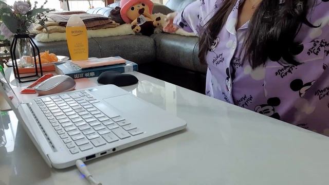 vlog (ENG) 여의도 벚꽃축제, 윤중로, 한강공원, 봄맞이 꽃심기, 까나페, 유나부스터, 재택근무, 오땅볼, 미니언즈 바나나우유, 컵누들, 삼각김밥, 곰표맥주, 곰표팝콘