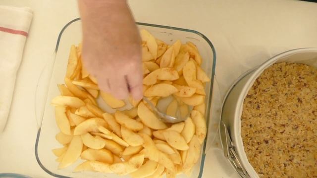 Два в одном! Насыпнои и заливной яблочный пирог-торт одновременно! Без замеса теста! Очень лениво!