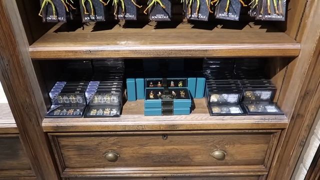 HARRY POTTER | THE NOBLE COLLECTION SHOP TOUR IN LONDON (PART ONE) смотреть онлайн