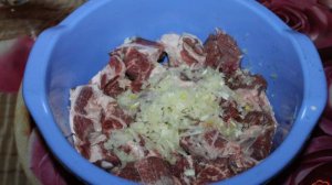Шашлык маринованный в луке
