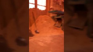 Горение опилок в котле.