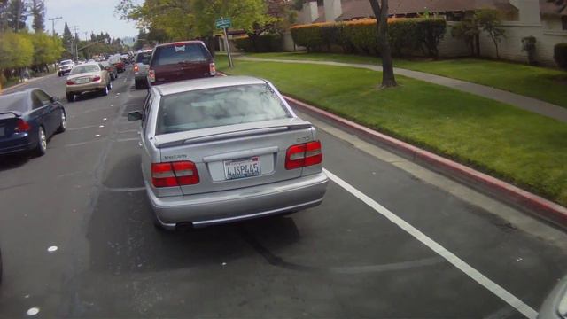 2 Cars Blocking the Bike Lane 5KFD888 4WAJ347 смотреть онлайн