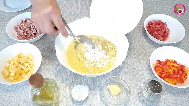 Вкусный картофельный пирог с сосисками на завтрак на сковороде