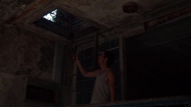 Опустевший и разрушающийся жилой дом в Сурске как показатель тотальной деградации власти смотреть онлайн