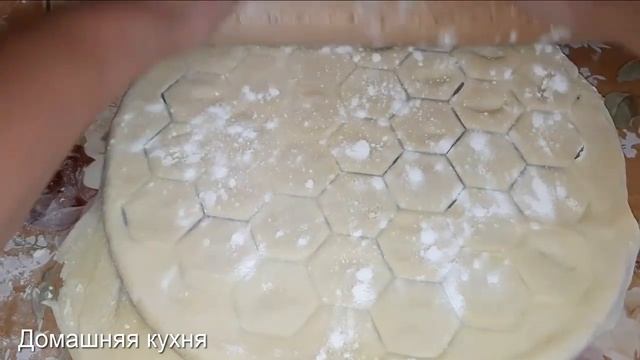 Как лепить пельмени на пельменницеКак лепить пельмени на пельменнице