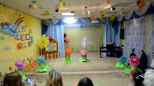 ПРАЗДНИК ОСЕНИ . ТАНЕЦ ЦВЕТОВ И ПЧЕЛОК . AUTUMN HOLIDAY. DANCE OF FLOWERS AND BEES.
