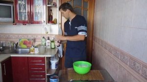 Сладкая прикормка из муки для ловли рыбы.