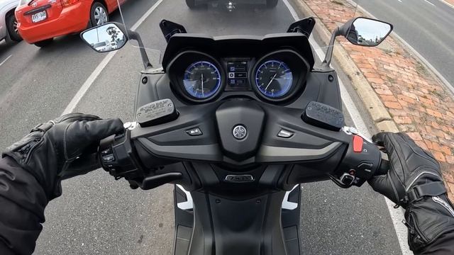 Who's the King of Scooters (Burgman vs T-Max 560) Showdown смотреть онлайн