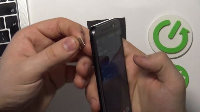 HTC One M9e | Как вставить SIM-карту на HTC One M9e? смотреть онлайн