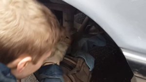 Ремонт стойки амортизатора. Как не надо делать)) 
Audi 80 1987г.в.