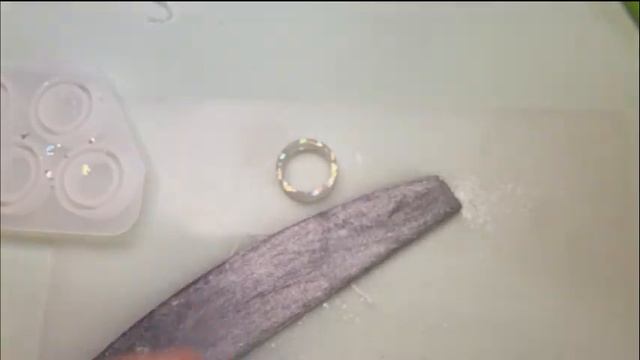 Мастер-класс: кольцо из эпоксидной смолы с декором цепочкой. DIY resin ring with chain décor