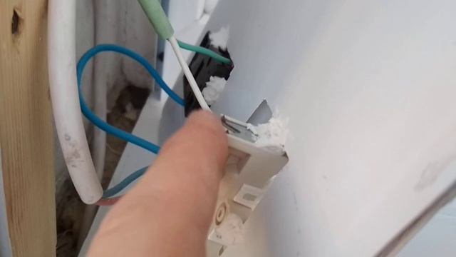 Бесплатно делаю ОСВЕЩЕНИЕ БАЛКОНА! Электрика своими руками ОЧЕНЬ ПРОСТО! смотреть онлайн