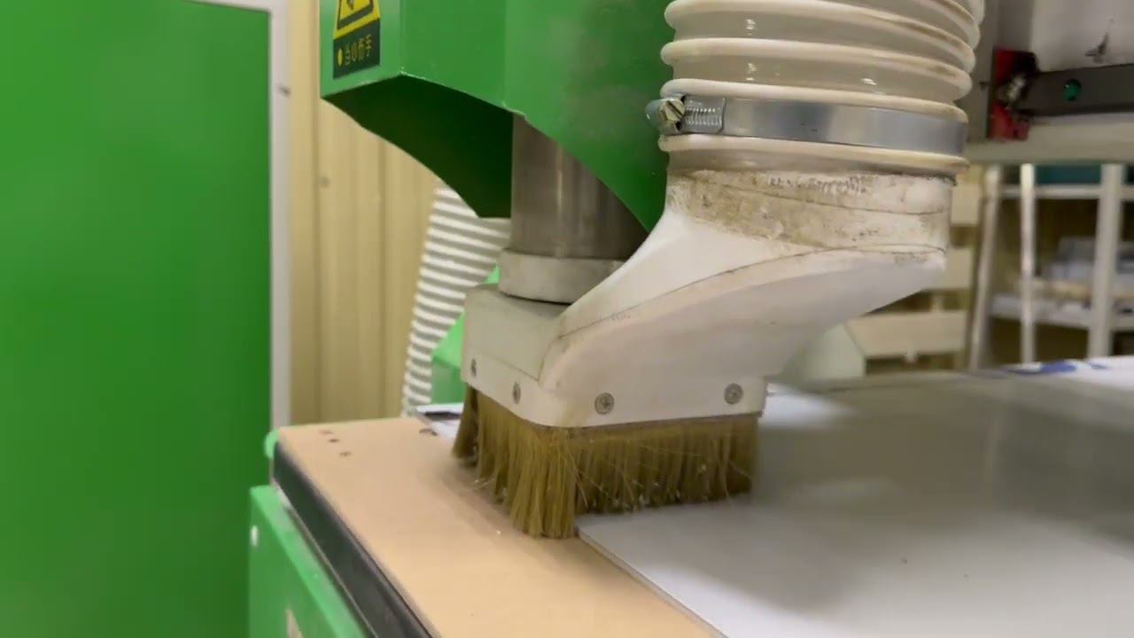 Станок Woodtec работает по композиту с вакуумом 7.5 квт смотреть онлайн