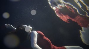 Связанная под водой
