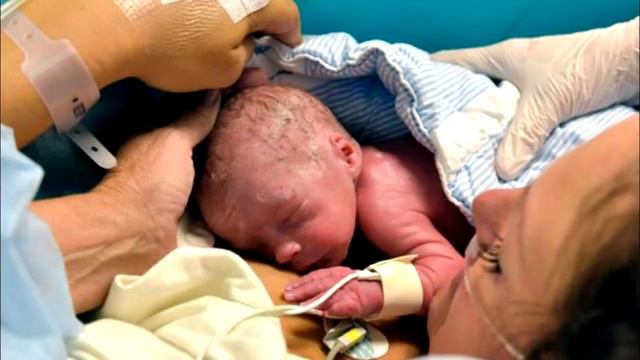 Она не могла иметь детей с рождения. Но то, что сделали врачи — невероятно! смотреть онлайн