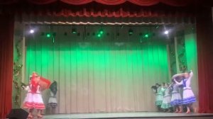 Пляс с платками (средняя группа)