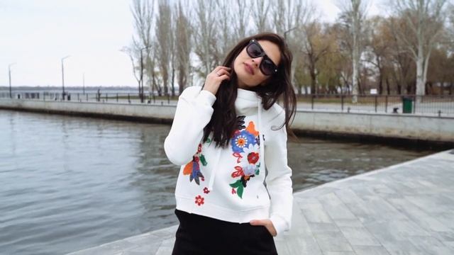 Ханна - СПОРТИВНЫЙ КОСТЮМ смотреть онлайн